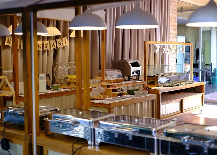 Feung Nakorn Balcony Rooms And Cafe