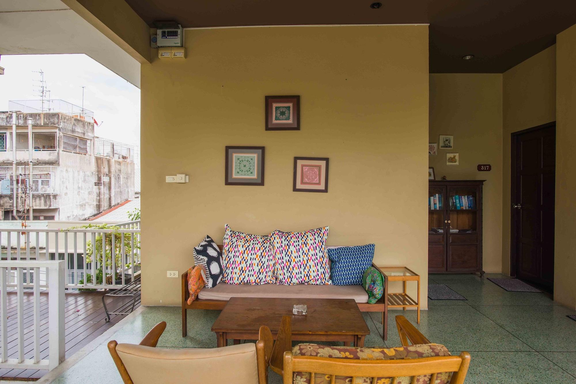 Feung Nakorn Balcony And Cafe 3* Бангкок