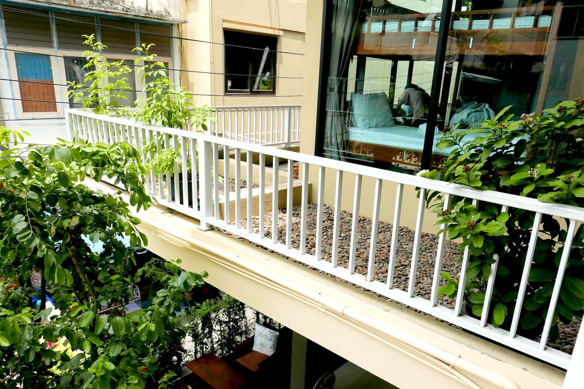 Feung Nakorn Balcony And Cafe Бангкок