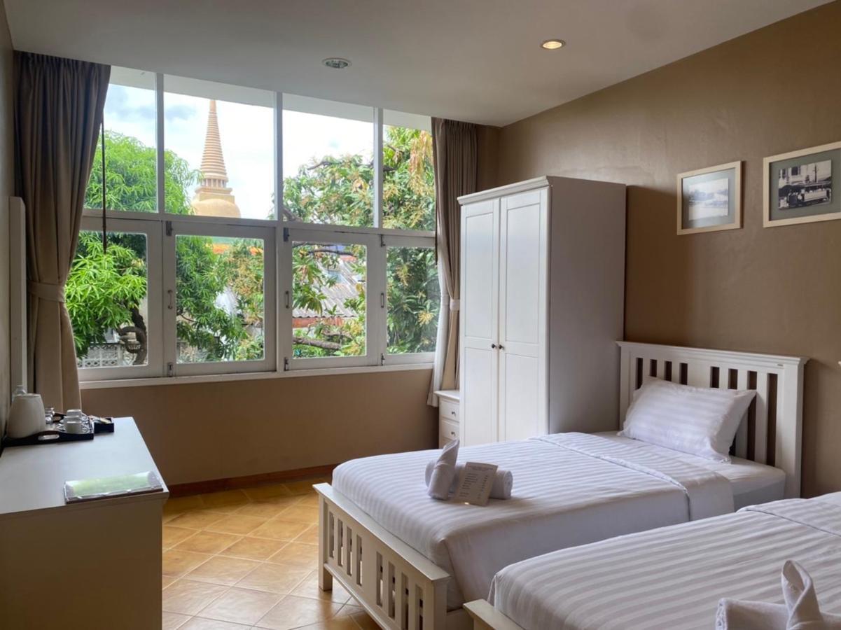 Feung Nakorn Balcony And Cafe Отель Бангкок