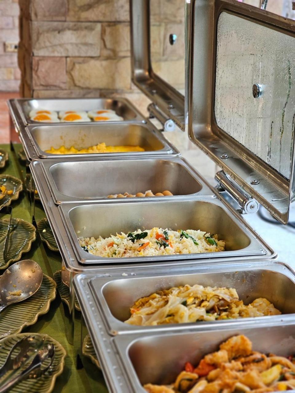 Feung Nakorn Balcony And Cafe Отель 3*