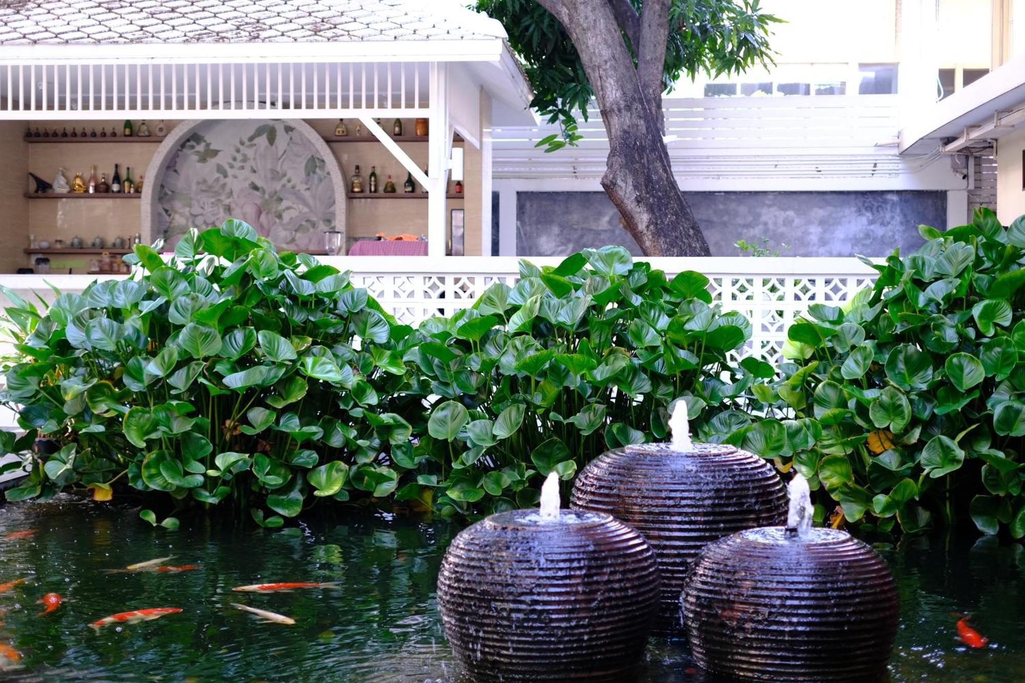 Отель Feung Nakorn Balcony And Cafe 3*