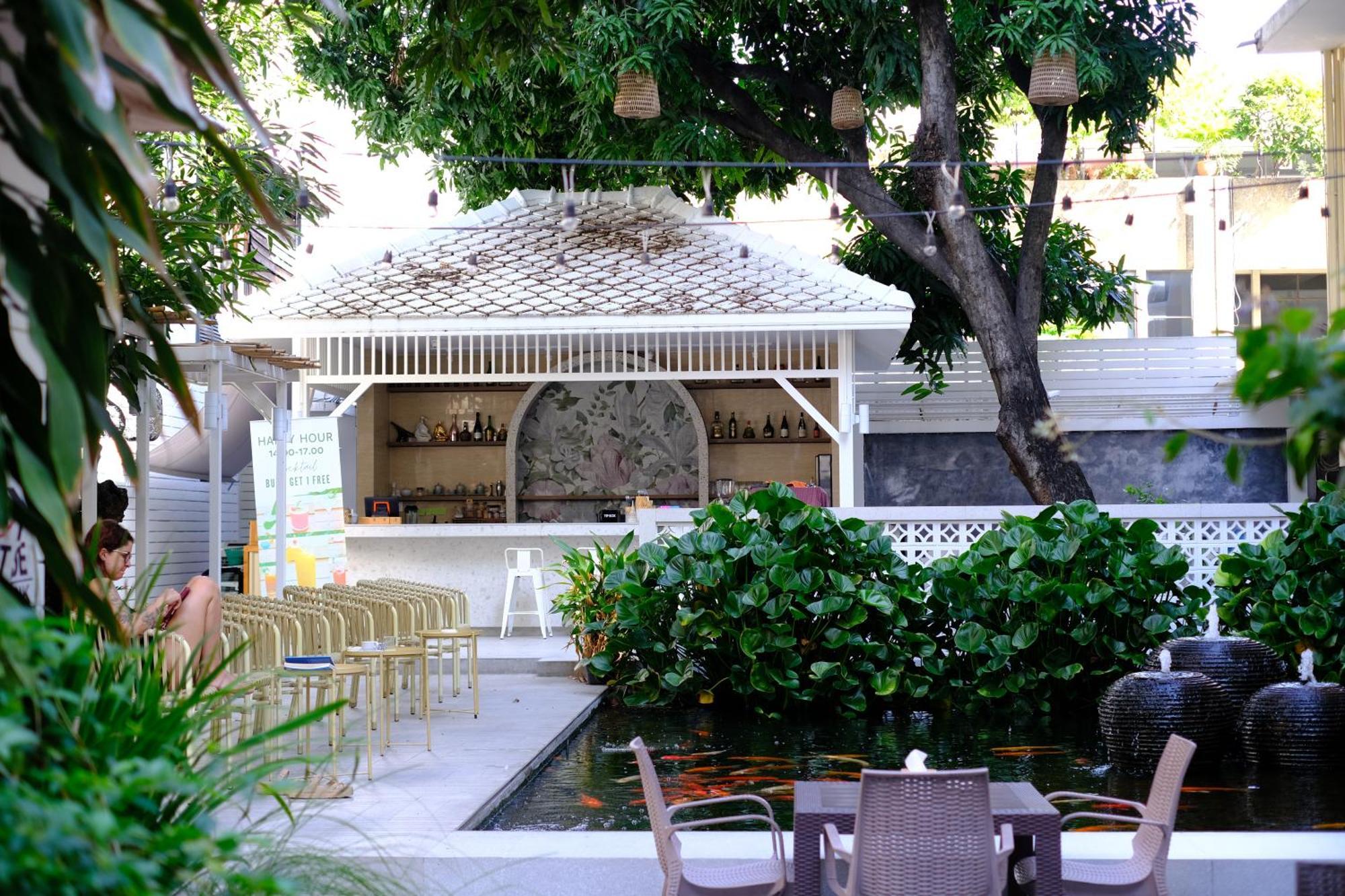 Feung Nakorn Balcony And Cafe Отель Бангкок