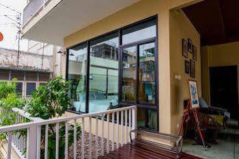 Отель Feung Nakorn Balcony And Cafe 3*